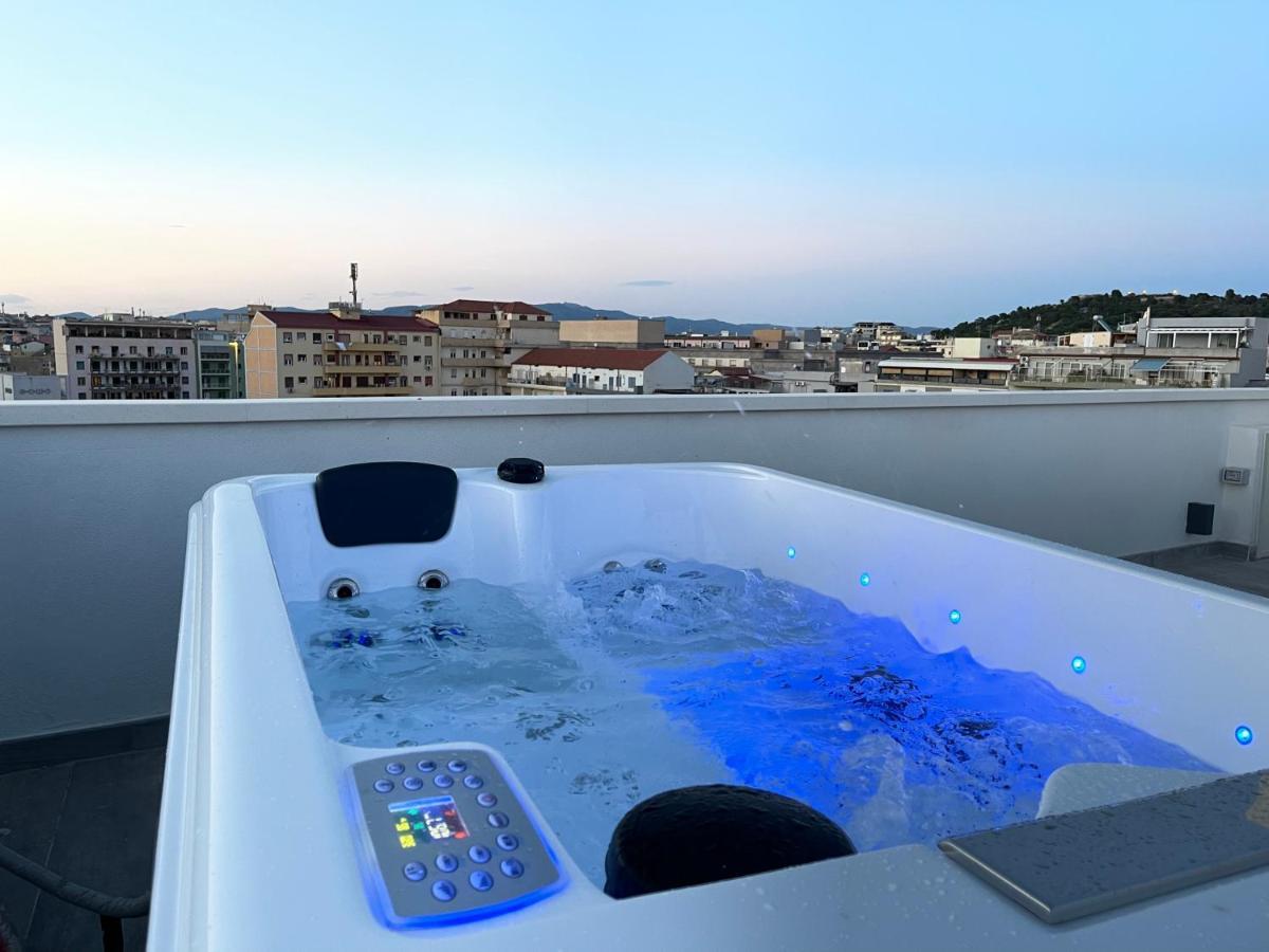 18 Dante Luxury Suites Cagliari Buitenkant foto