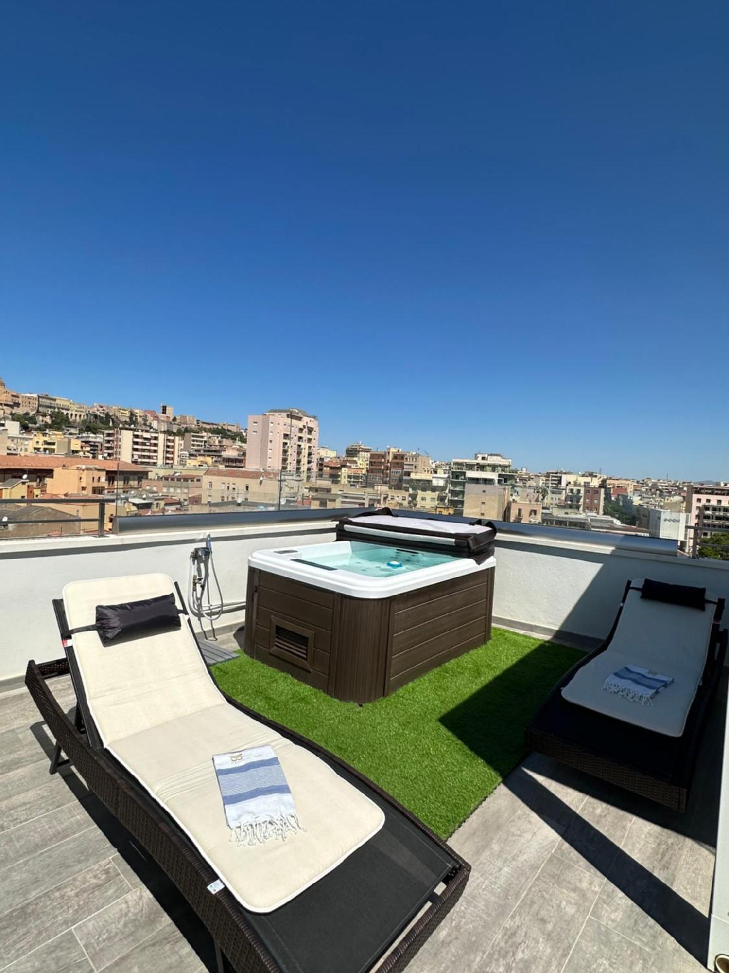 18 Dante Luxury Suites Cagliari Buitenkant foto