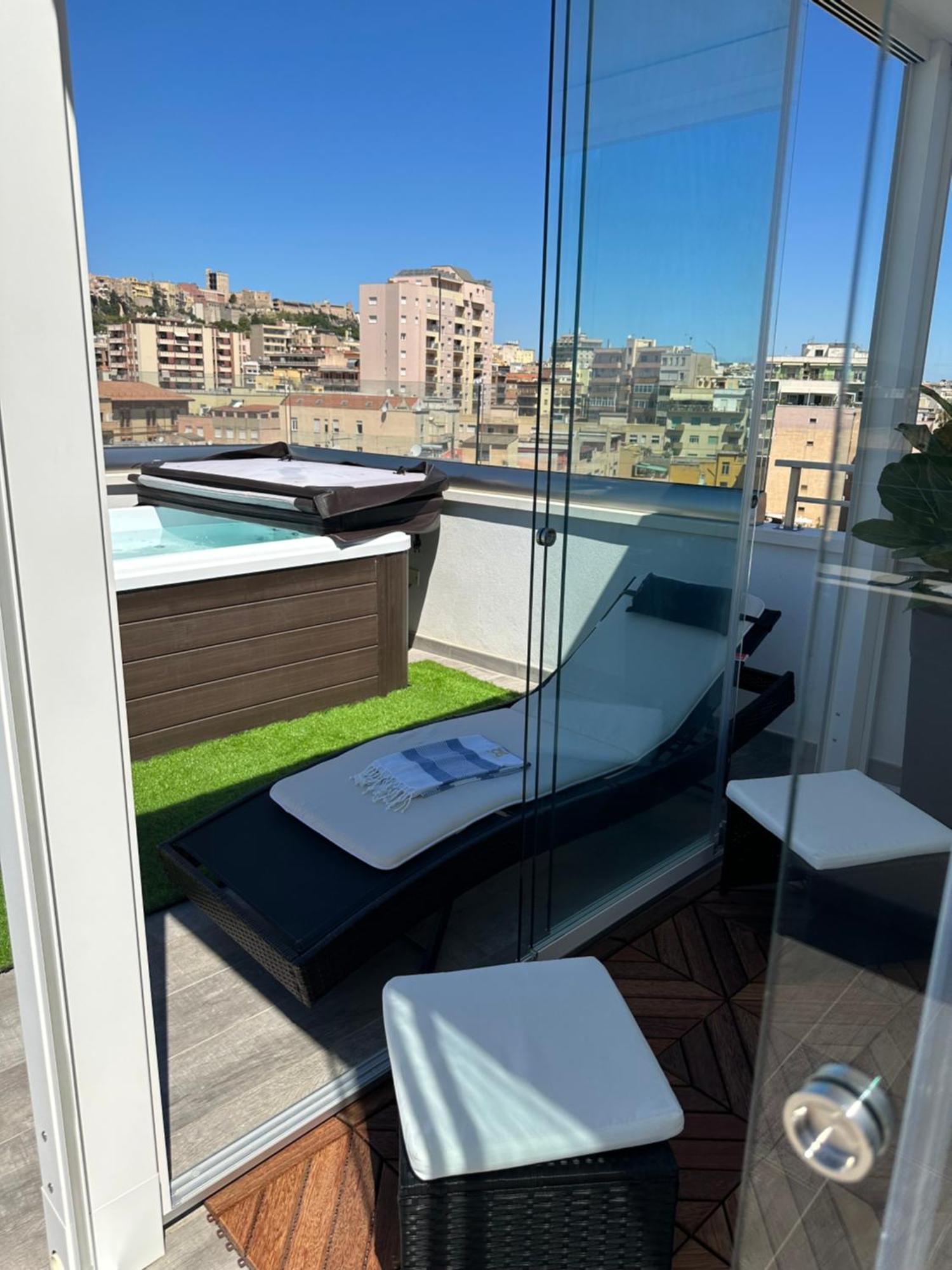 18 Dante Luxury Suites Cagliari Buitenkant foto